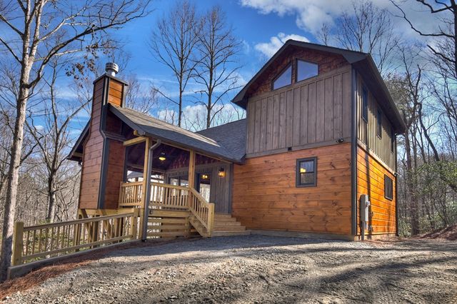 811 Mangums Trail, Blue Ridge, GA 30513