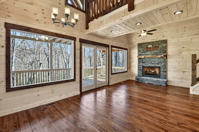811 Mangums Trail, Blue Ridge, GA 30513