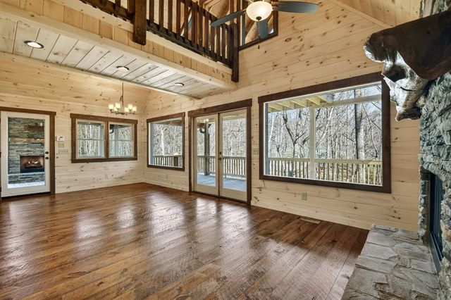 811 Mangums Trail, Blue Ridge, GA 30513