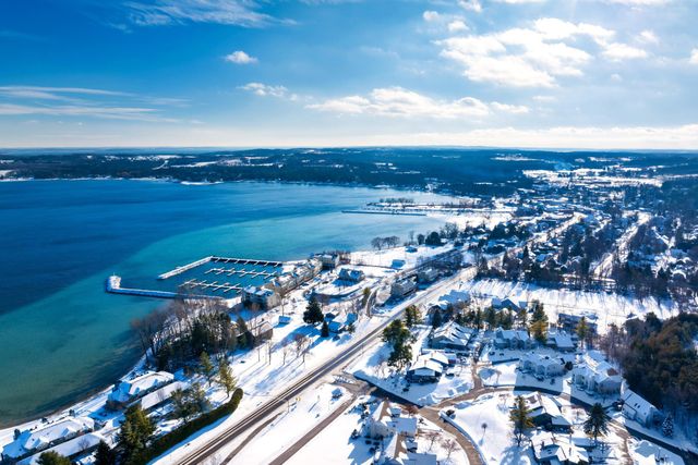 762 N Waypoint Circle, Suttons Bay Twp, MI 49682