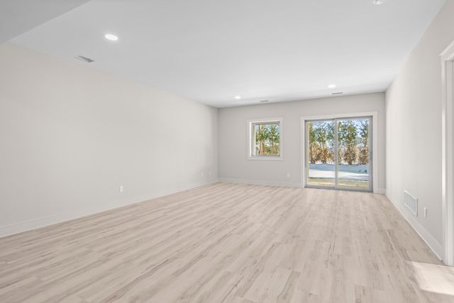 762 N Waypoint Circle, Suttons Bay Twp, MI 49682