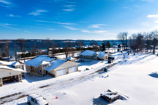 762 N Waypoint Circle, Suttons Bay Twp, MI 49682