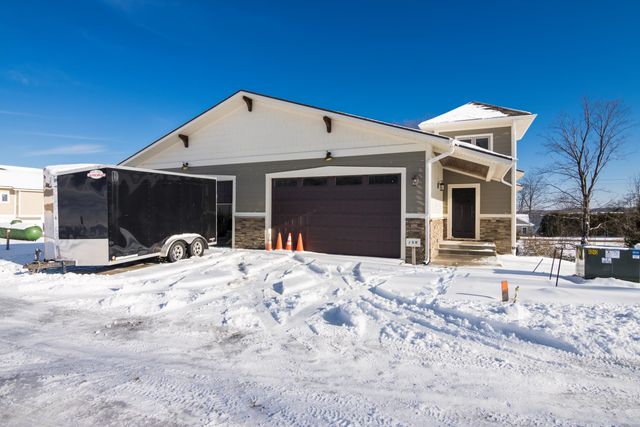 762 N Waypoint Circle, Suttons Bay Twp, MI 49682