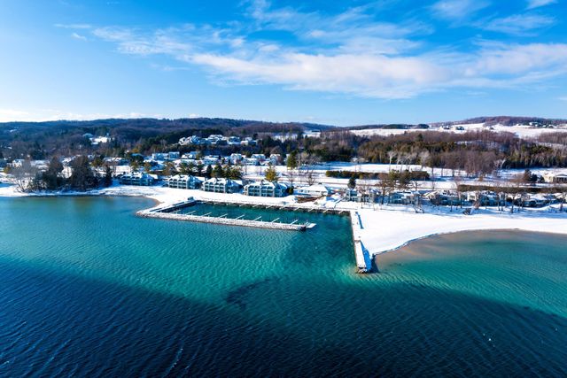 762 N Waypoint Circle, Suttons Bay Twp, MI 49682