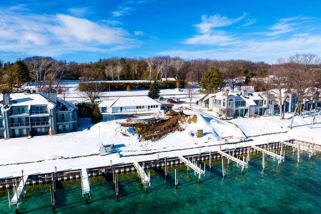 762 N Waypoint Circle, Suttons Bay Twp, MI 49682