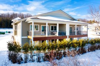 762 N Waypoint Circle, Suttons Bay Twp, MI 49682