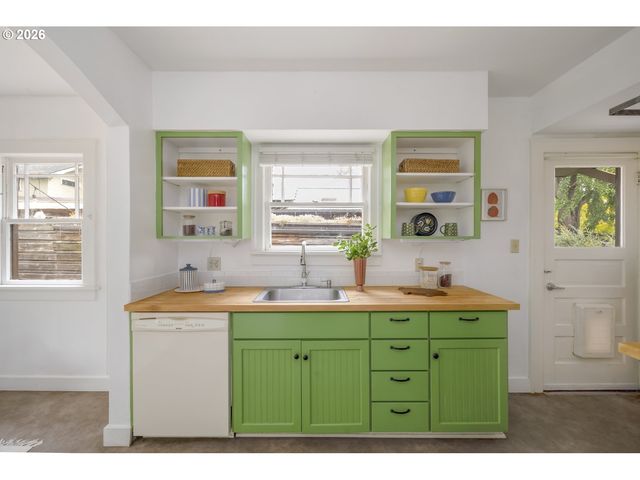 2433 N HUMBOLDT St, Portland, OR 97217