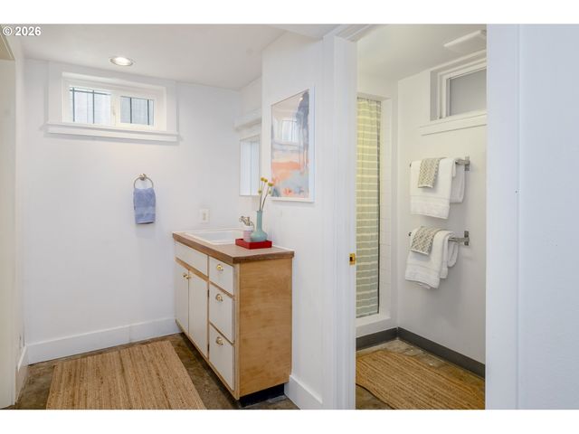 2433 N HUMBOLDT St, Portland, OR 97217