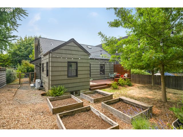 2433 N HUMBOLDT St, Portland, OR 97217