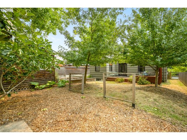 2433 N HUMBOLDT St, Portland, OR 97217