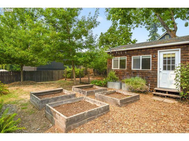 2433 N HUMBOLDT St, Portland, OR 97217