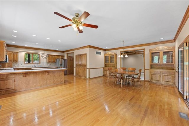 1152 N 1100 Road, Lawrence, KS 66047