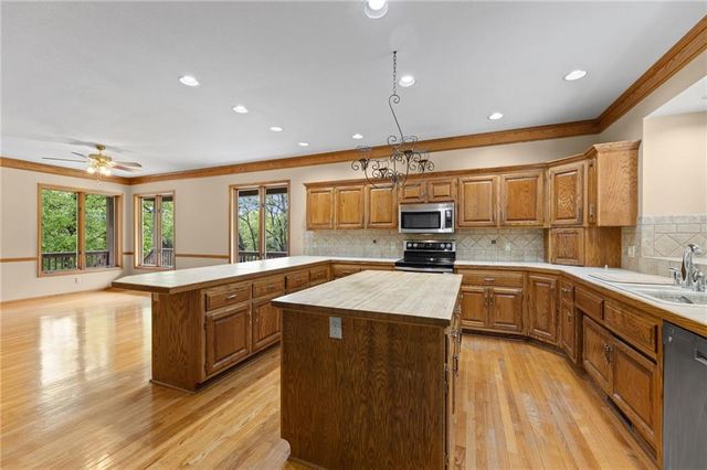 1152 N 1100 Road, Lawrence, KS 66047