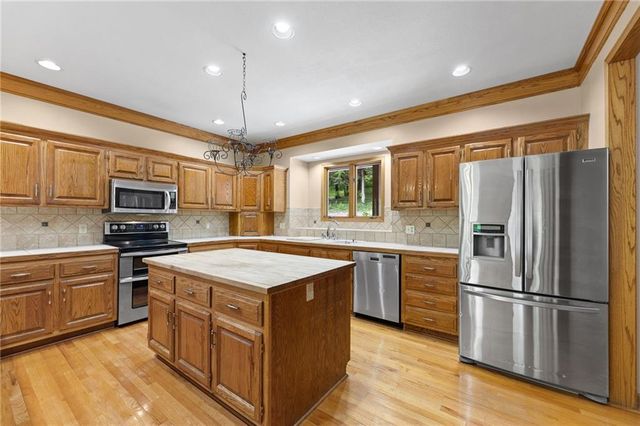 1152 N 1100 Road, Lawrence, KS 66047