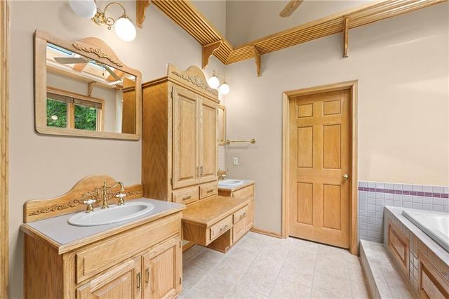 1152 N 1100 Road, Lawrence, KS 66047