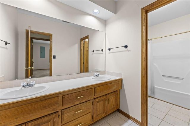 1152 N 1100 Road, Lawrence, KS 66047