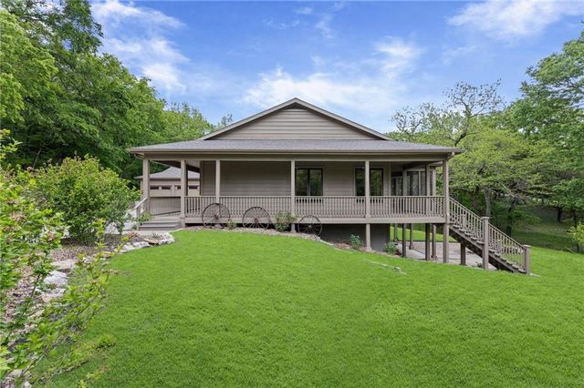 1152 N 1100 Road, Lawrence, KS 66047