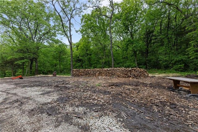1152 N 1100 Road, Lawrence, KS 66047