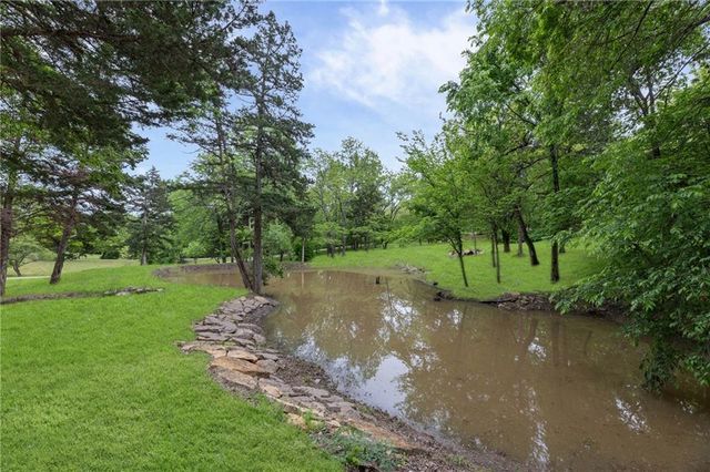 1152 N 1100 Road, Lawrence, KS 66047