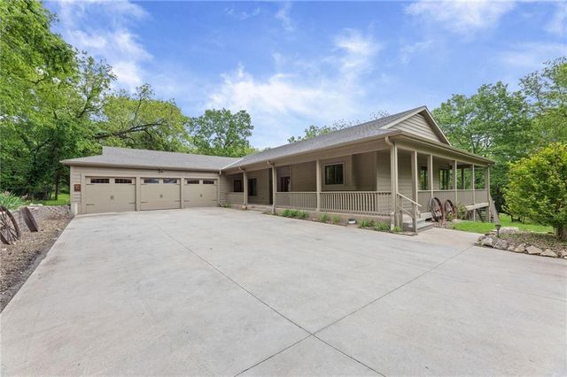 1152 N 1100 Road, Lawrence, KS 66047