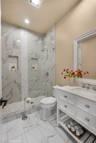 6450 Teesdale Avenue, North Hollywood, CA 91606