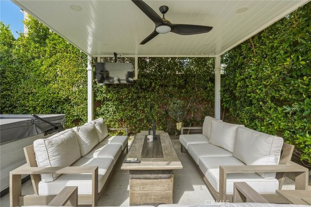 6450 Teesdale Avenue, North Hollywood, CA 91606