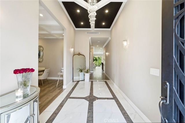 6450 Teesdale Avenue, North Hollywood, CA 91606