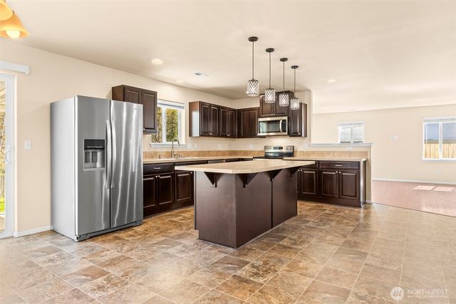 1408 Daffodil Avenue NE, Orting, WA 98360