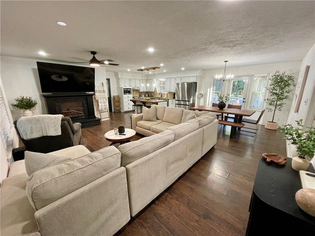 122 Royal Oaks Lane, Russellville, AR 72802