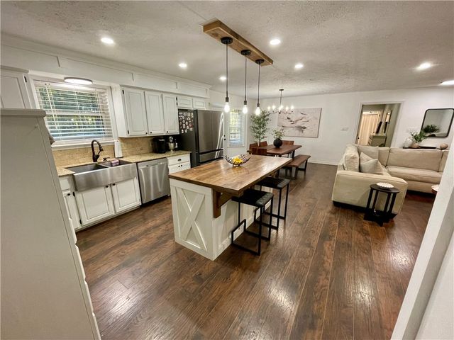 122 Royal Oaks Lane, Russellville, AR 72802