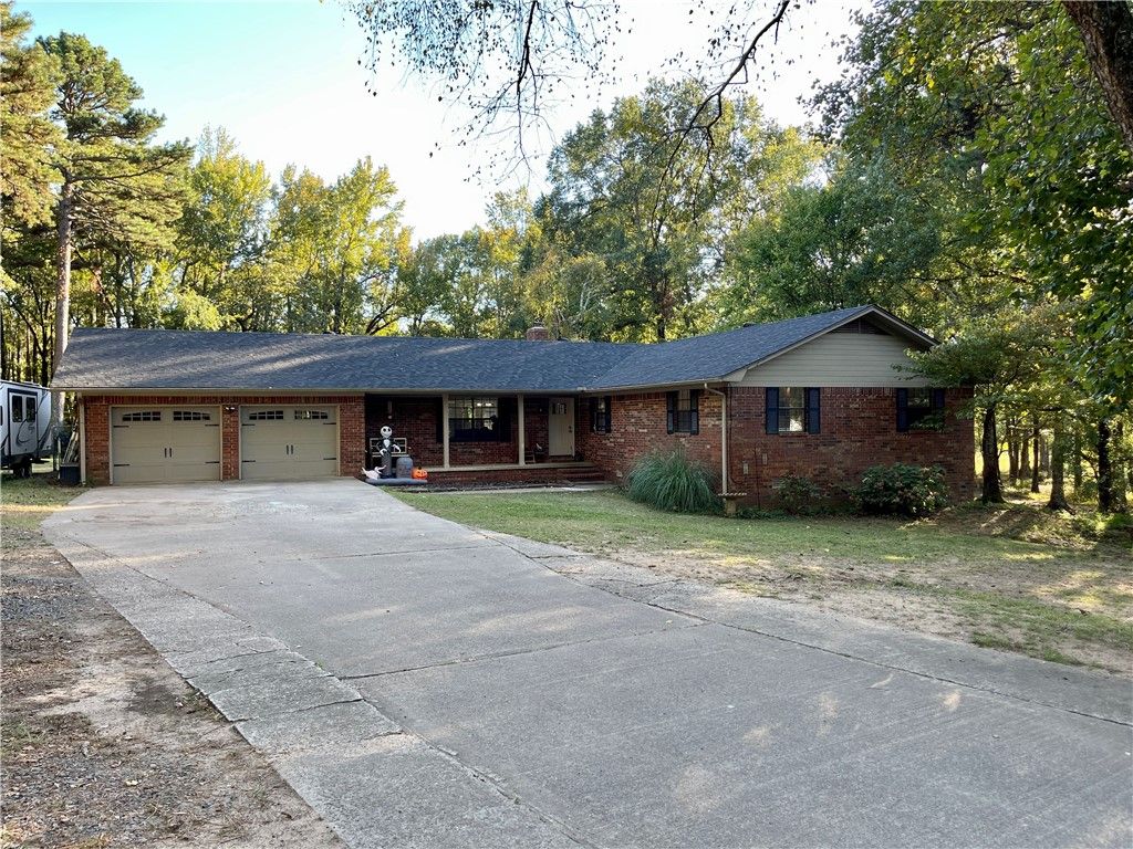 122 Royal Oaks Lane, Russellville, AR 72802