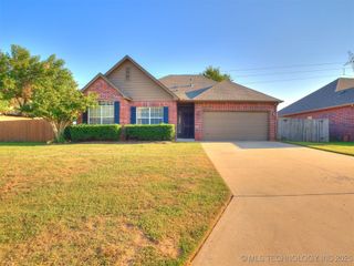 1017 W Quinton Street S, Broken Arrow, OK 74011