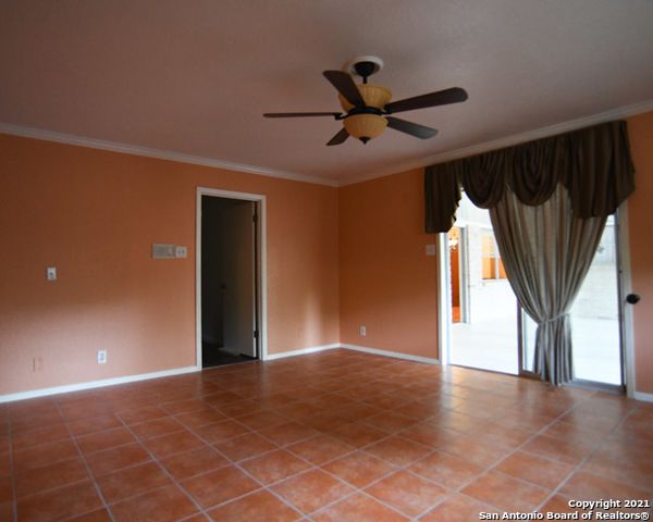 6207 Shady Brook, Windcrest, TX 78239