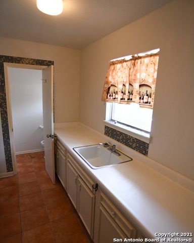 6207 Shady Brook, Windcrest, TX 78239