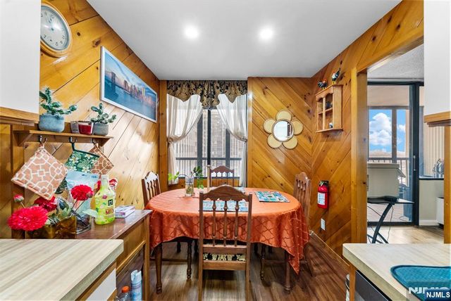 300 Winston Drive 2220, Cliffside Park, NJ 07010