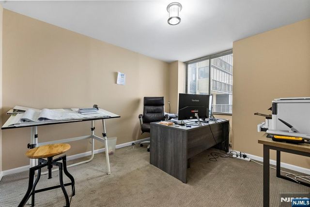 300 Winston Drive 2220, Cliffside Park, NJ 07010