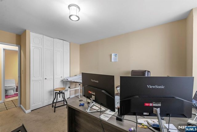 300 Winston Drive 2220, Cliffside Park, NJ 07010