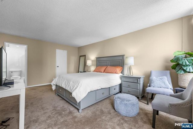 300 Winston Drive 2220, Cliffside Park, NJ 07010