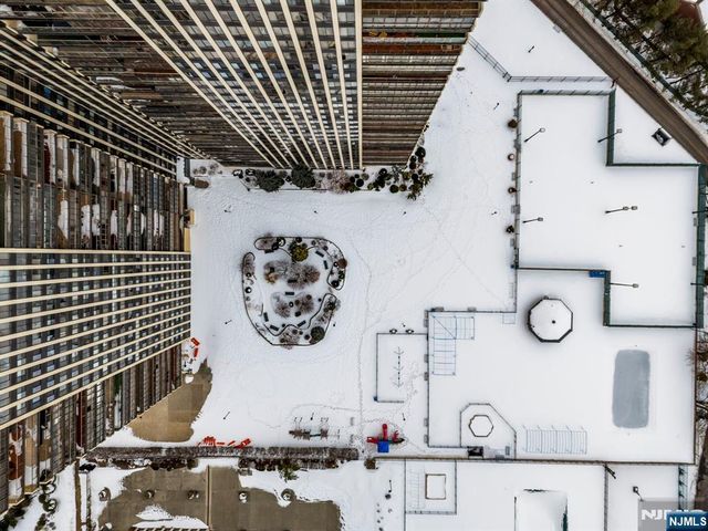 300 Winston Drive 2220, Cliffside Park, NJ 07010