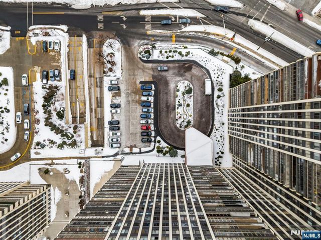 300 Winston Drive 2220, Cliffside Park, NJ 07010