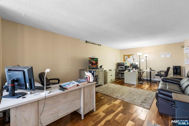 300 Winston Drive 2220, Cliffside Park, NJ 07010