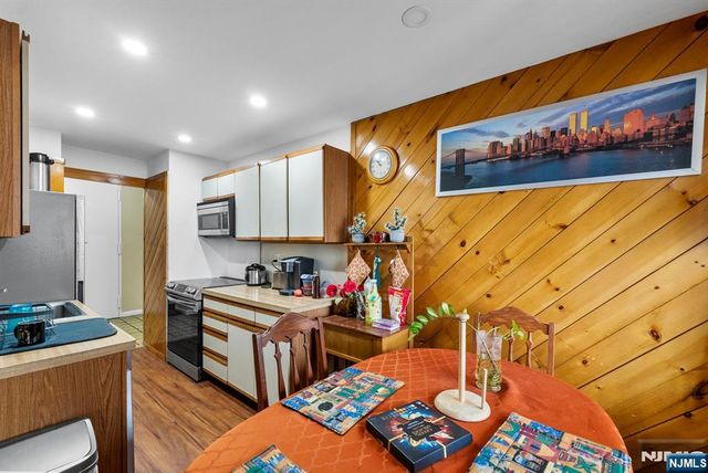 300 Winston Drive 2220, Cliffside Park, NJ 07010