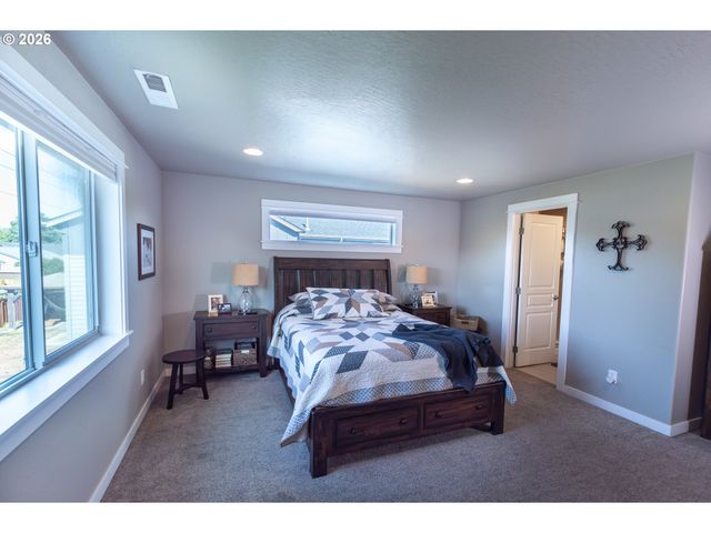 993 TYSON Ln, Eugene, OR 97404