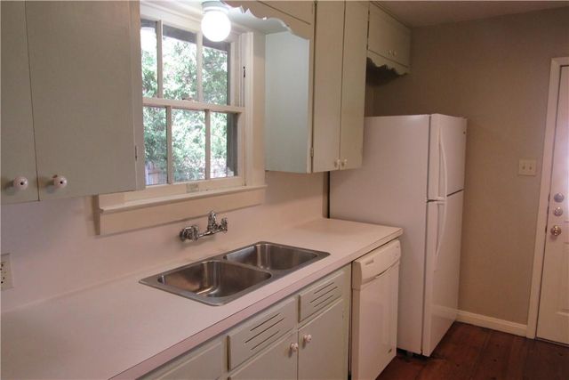 1900 Winsted LN, Austin, TX 78703