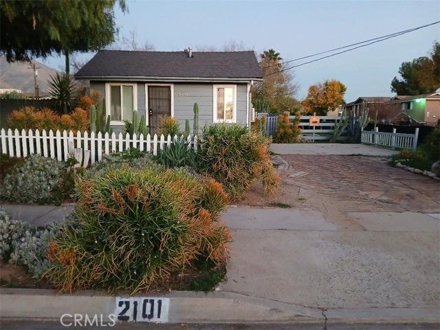 2111 Orange Street, Highland, CA 92346