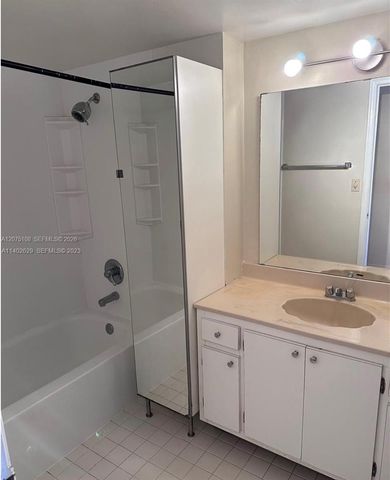 20850 San Simeon Way 603-5, Miami, FL 33179