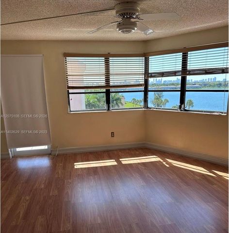 20850 San Simeon Way 603-5, Miami, FL 33179