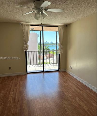 20850 San Simeon Way 603-5, Miami, FL 33179