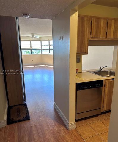 20850 San Simeon Way 603-5, Miami, FL 33179