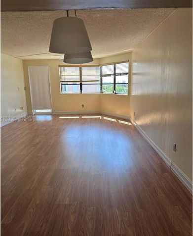 20850 San Simeon Way 603-5, Miami, FL 33179